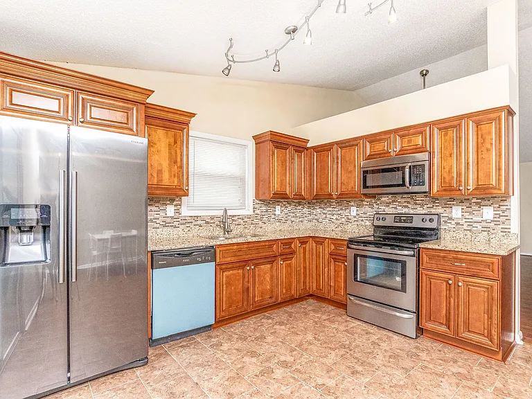 3864 Meadowbrook Ct — Photo 6