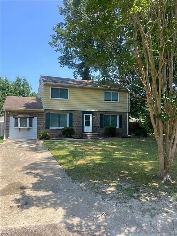 4 bed, 1.5 bath, 2035 sqft, $1,900 — Photo 1