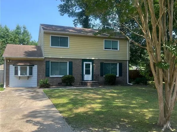 10 Excalibur Pl, Newport News, VA 23602