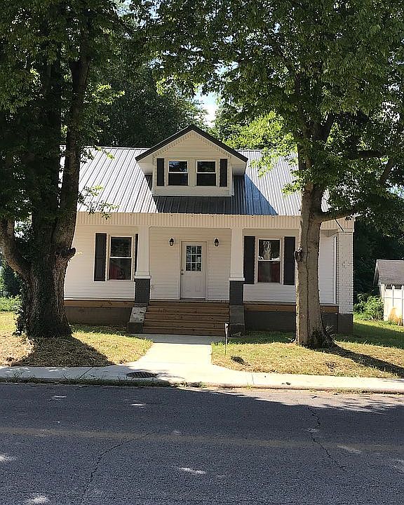 1st image of 205 S McNary St