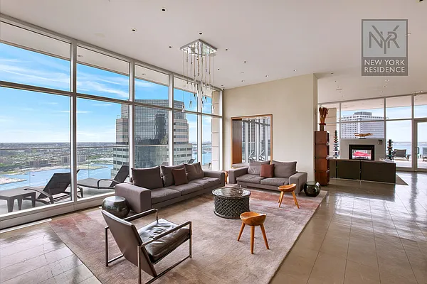 Sold by New York Residence | media 10