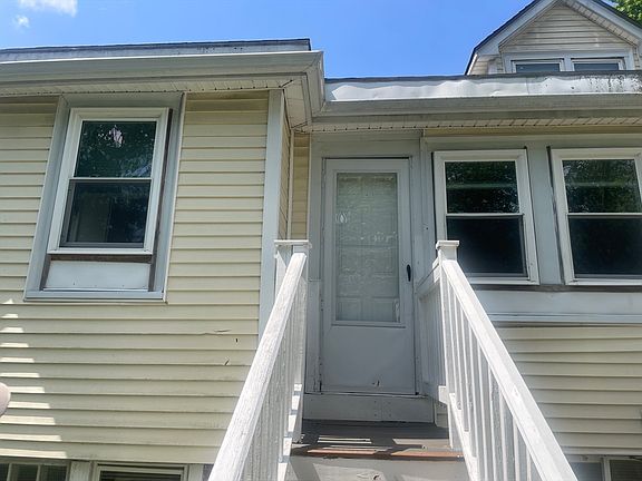 2nd image of 21 Arbor Ln Unit 21