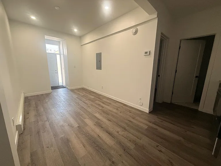 590 Main St E #1 — Photo 11