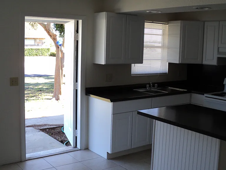 411 Spruce Ave — Photo 10