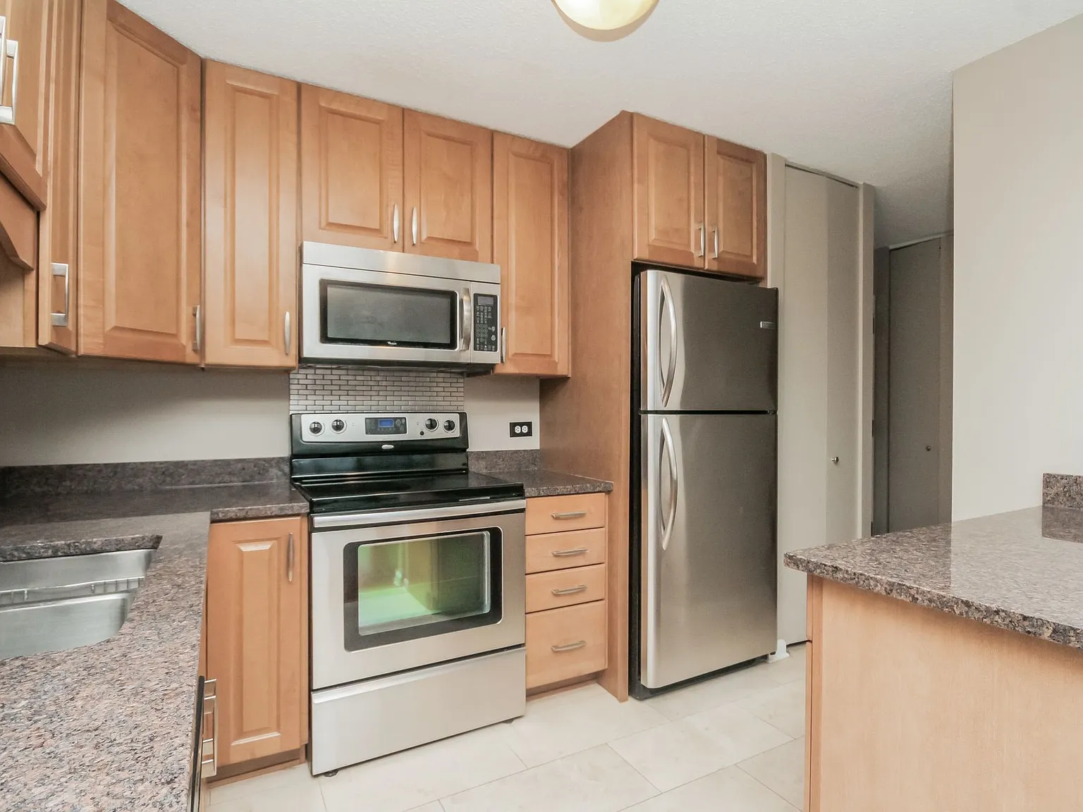10 E Ontario Condos — Photo 4