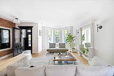 965 Saint John's Place