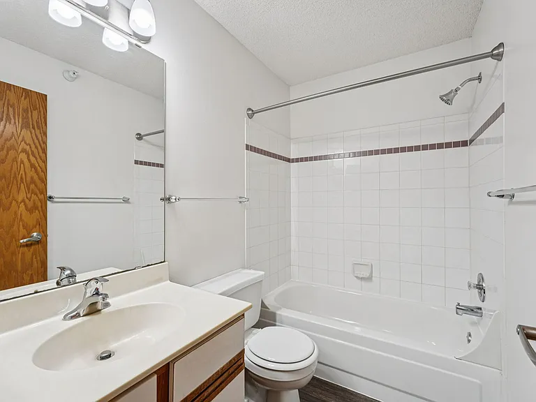 Oaks Lincoln Apartments — Photo 22