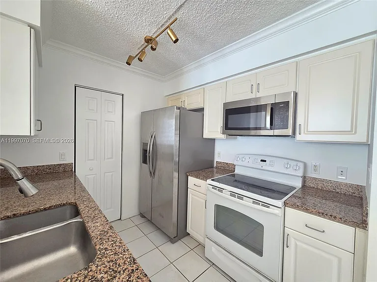 1155 Brickell Bay Dr #2006 — Photo 12