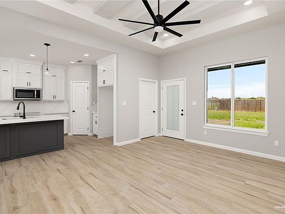 3rd image of 1938 Mimosa St