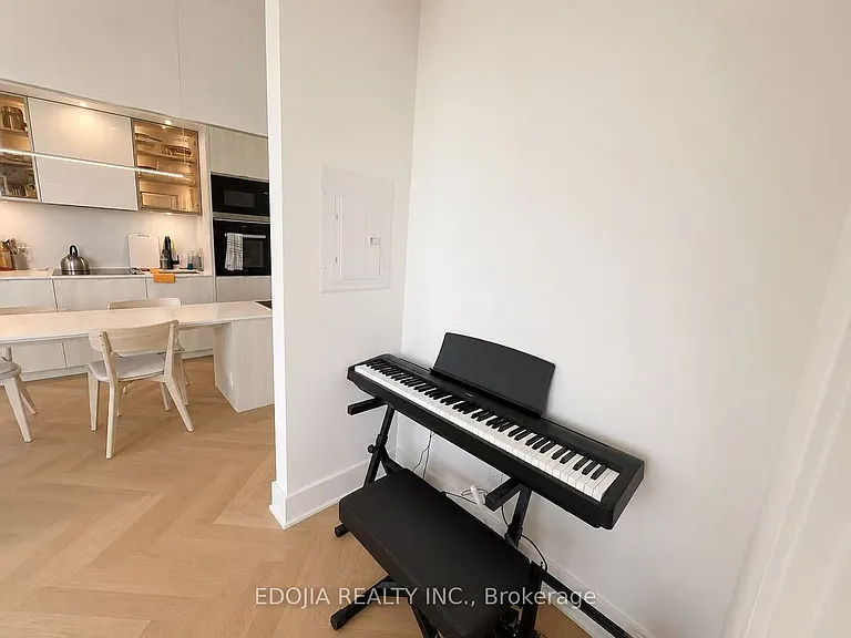 11 Yorkville Ave #6004 — Photo 6