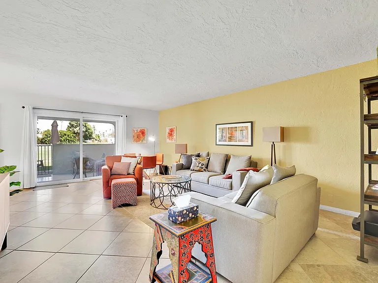 E Waverly Dr — Photo 10