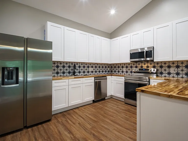 210 Parrotte Ct — Photo 38