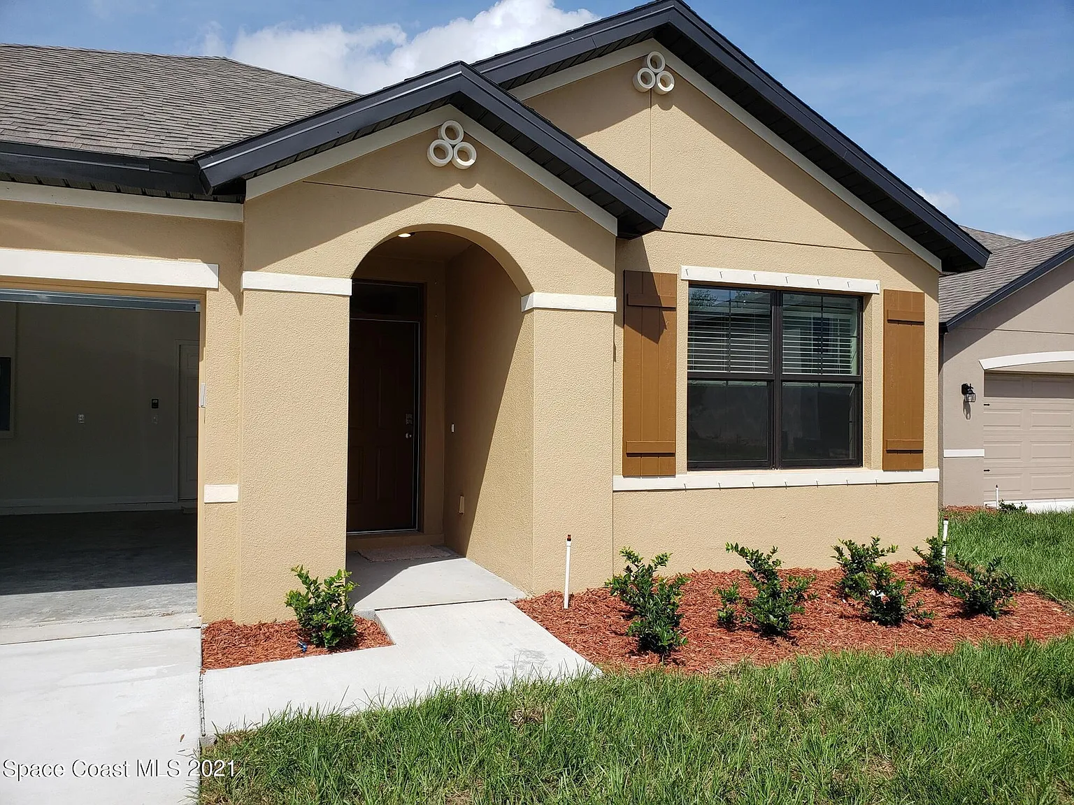 3 bed, 2.0 bath, 1676 sqft, $2,350 — Photo 1
