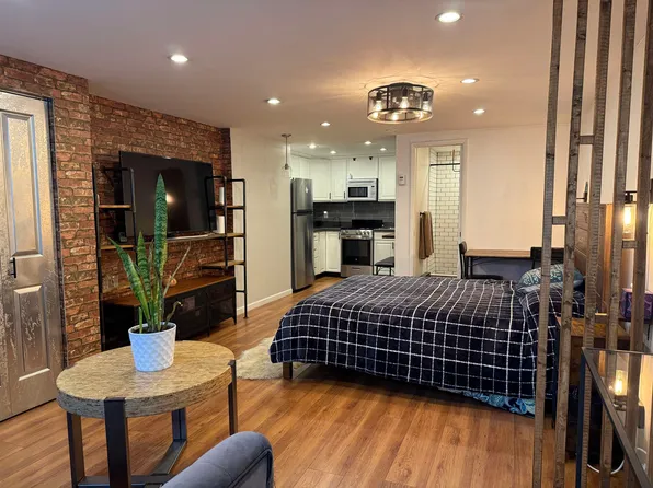 42 Willow Wood Sq, East Rutherford, NJ 07073