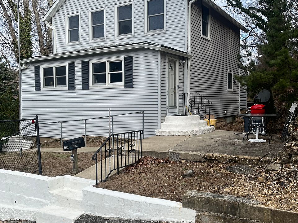 1st image of 25 Pine Dr #25A