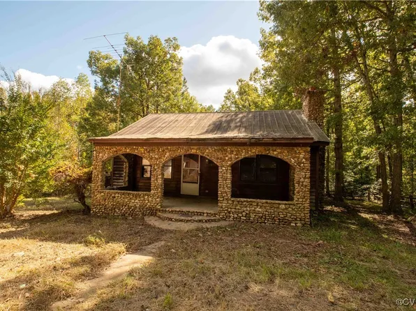 864 Blankenship Pond Rd, Green Bay, VA 23942