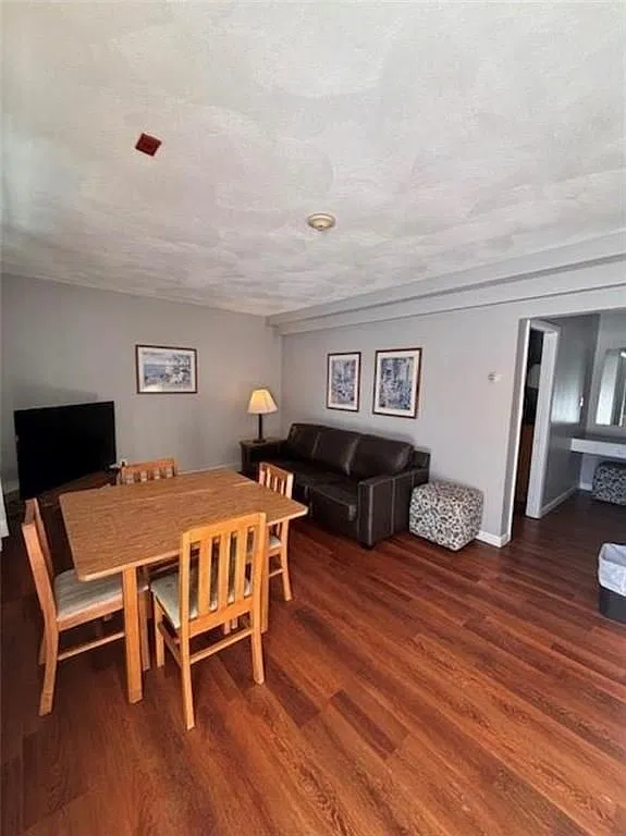 1 bed, 1.0 bath, 500 sqft, $2,000 — Photo 2