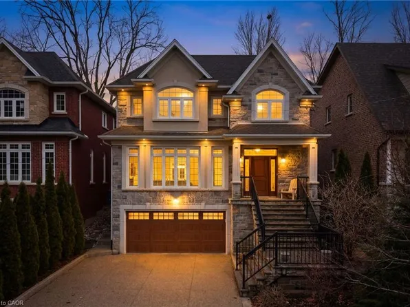 67 Alma St, Hamilton, ON L9H 2E3