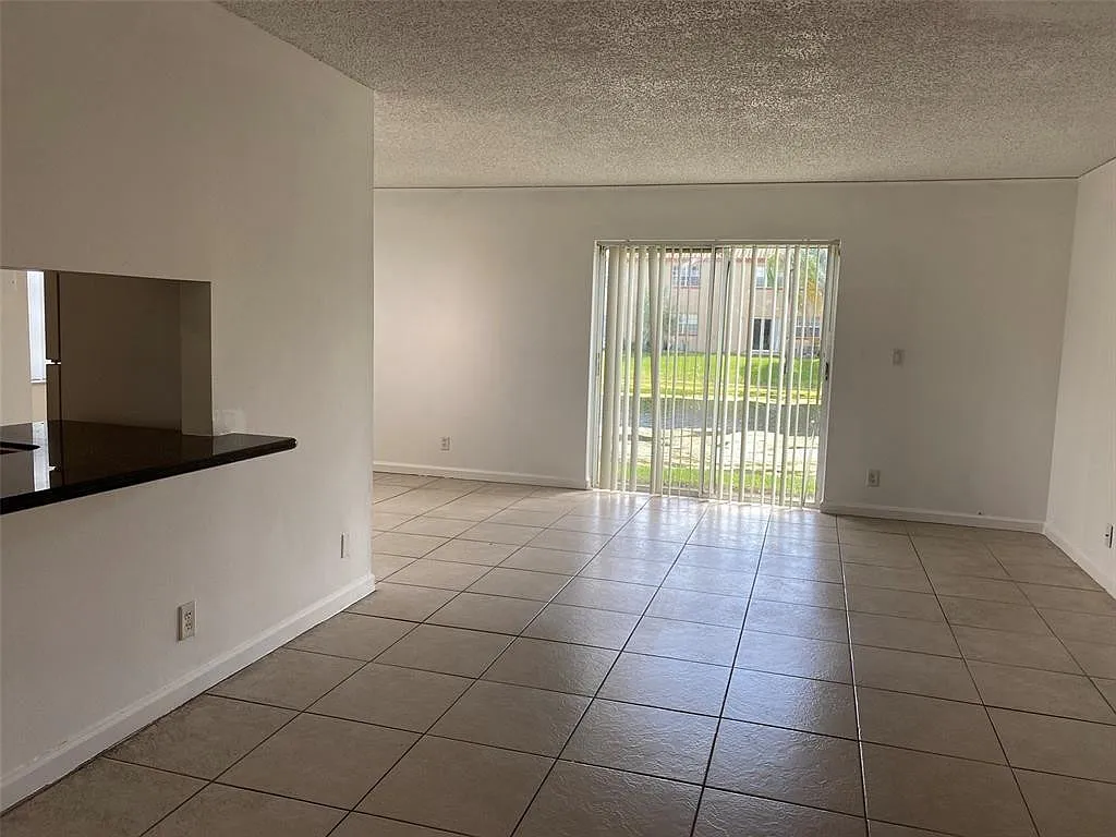 3 bed, 2.0 bath, 1125 sqft, $2,500 — Photo 3