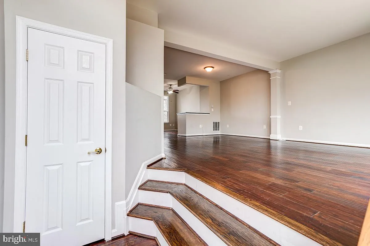 3 bed, 3.5 bath, 1882 sqft, $3,850 — Photo 4