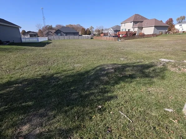 206 N Hickory St, Peotone, IL 60468