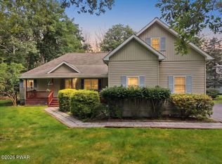 518 Gandolf Rd, Tamiment, PA 18371