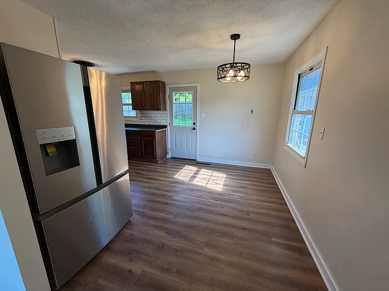 225 E Berkeley Ave — Photo 3