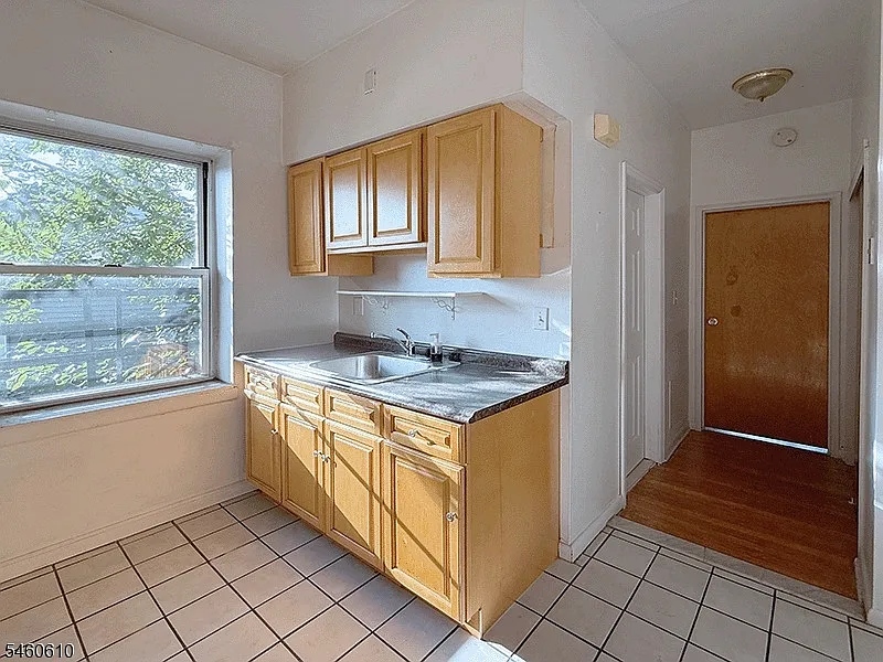 1 bed, 1.0 bath, $1,650 — Photo 2