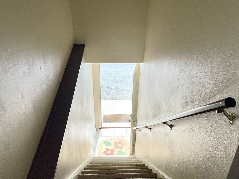 404 E College St #4 — Photo 9