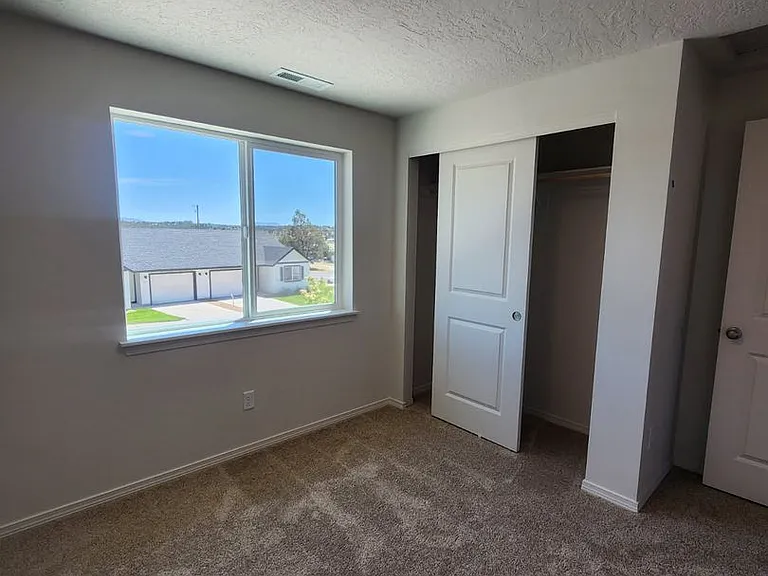 918 SE Starview Ave — Photo 7