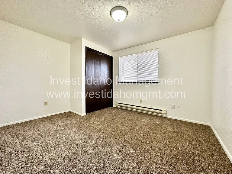 1097 Melrose — Photo 5