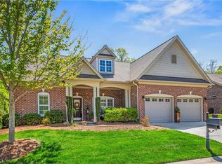 300 Saint James Dr, Winston Salem, NC 27107