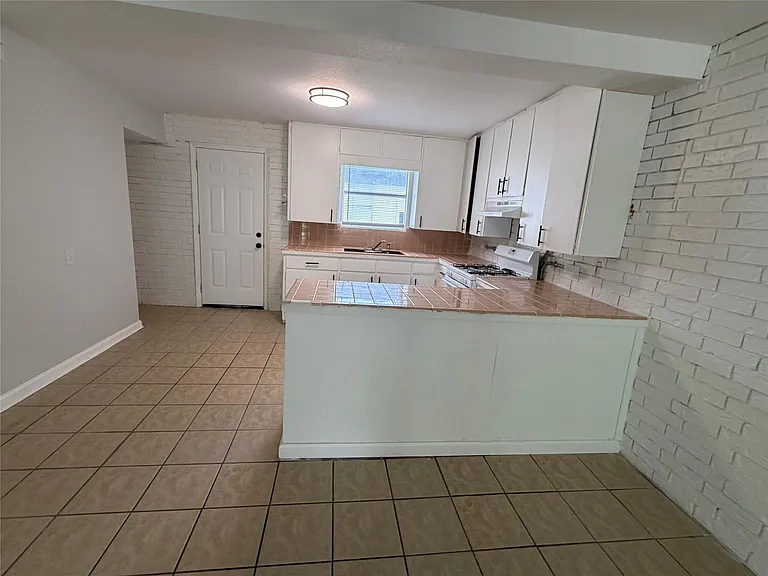401 Branch St — Photo 9