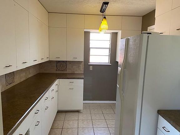 5th image of 806 NW 44th St