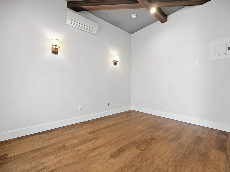 533 Park Pl #2F — Photo 4