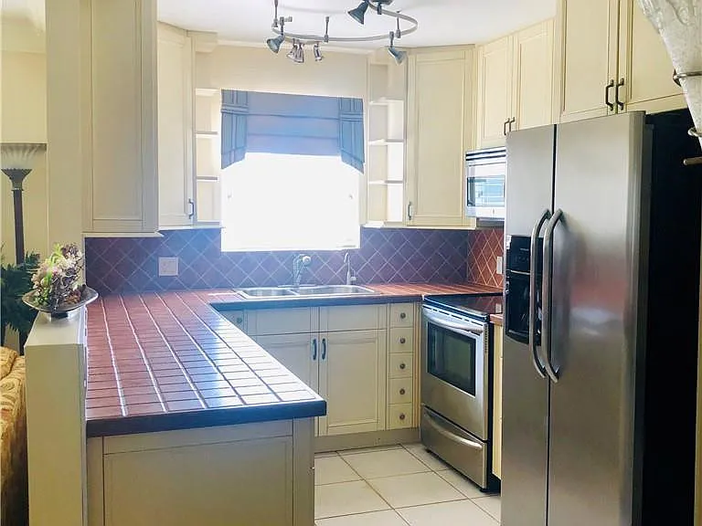 137 Farnham Cres #137-F — Photo 39