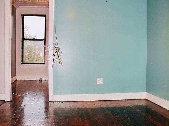3rd image of 1888 Bergen St Floor 3