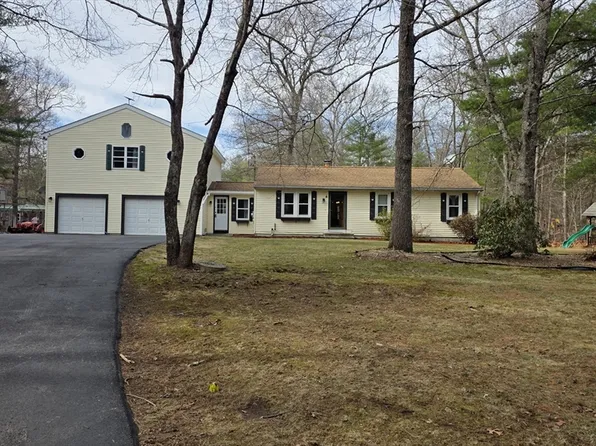 11 Walnut St, Douglas, MA 01516