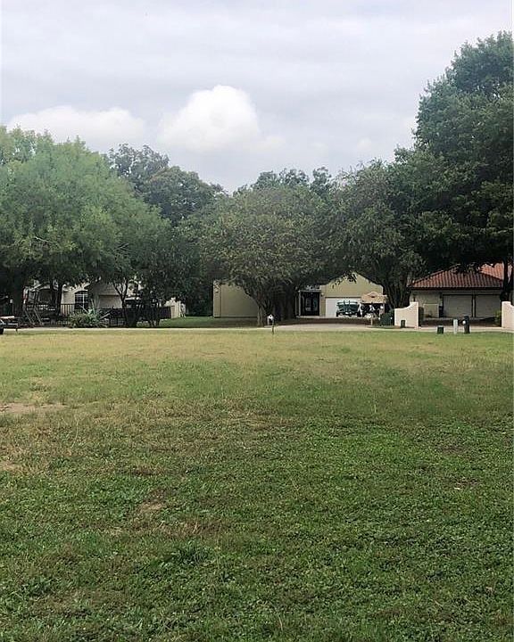 1st image of 619 Woodlake Dr