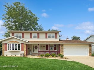 1398 Berkenshire Ln, Elk Grove Village, IL 60007