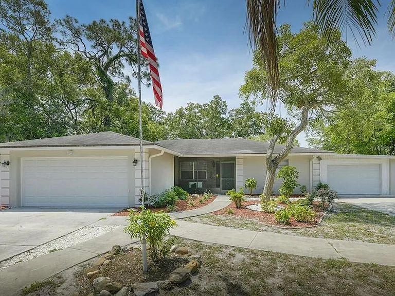 2650 Colorado St — Photo 2