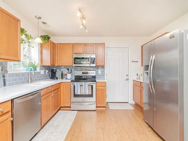 4 Marsh Landing Ct — Photo 8
