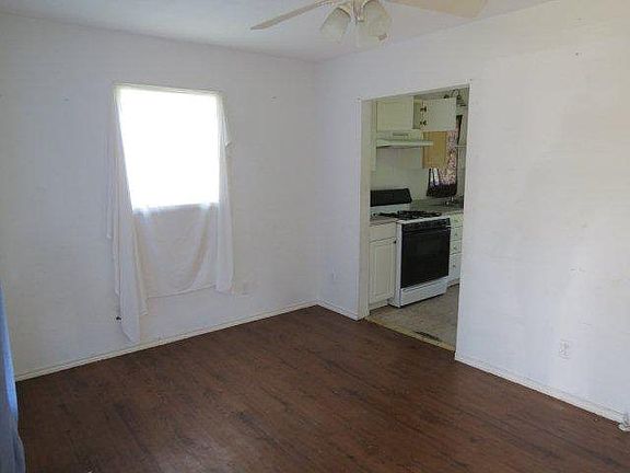 2nd image of 2511 Dogwood St