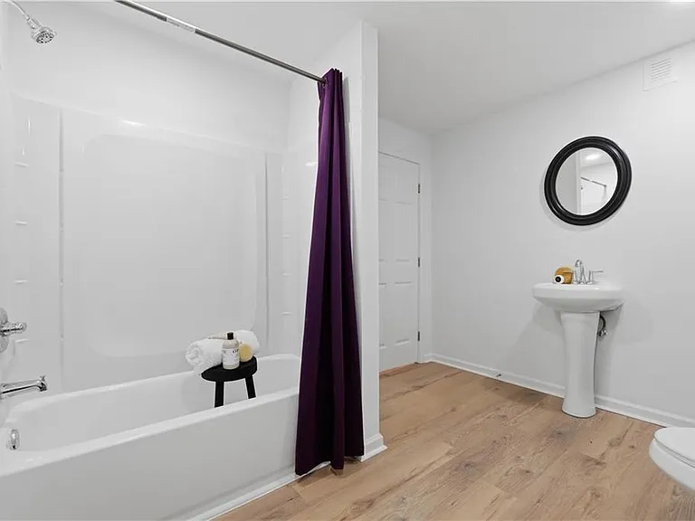 682 Montglade Ct — Photo 33