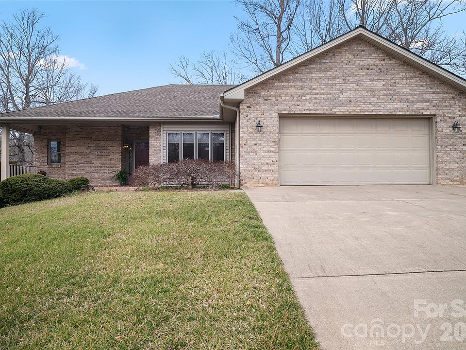 1st image of 105 Fairway Knoll Dr