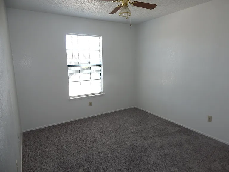 1613 Bobby Lee Killeen TX 76549

Guest Bedroom 10.75 X 9.5