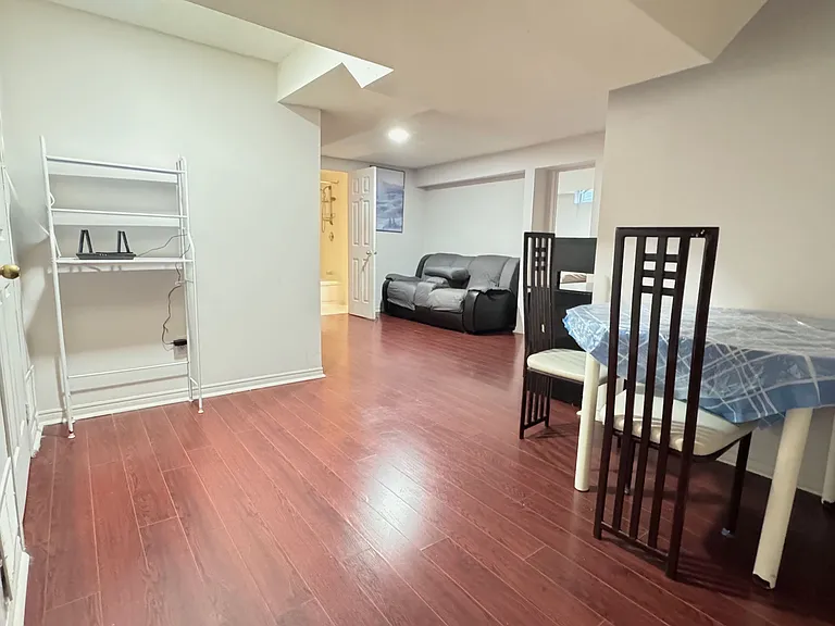 70 Aldergrove Dr #BASEMENT — Photo 2