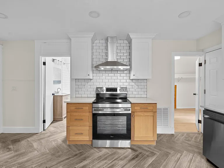821 State St #3 — Photo 6