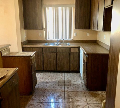 3rd image of 9561 Sycamore Dr