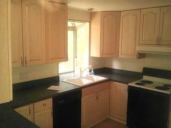 5th image of 876 NE Michelle Ct